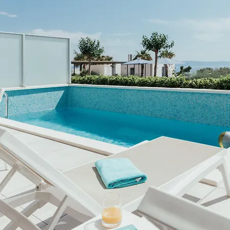 Romana Aparthotel 4*
