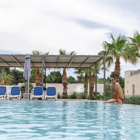 Romana Apartahotel