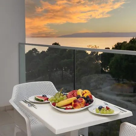 Romana アパートホテル