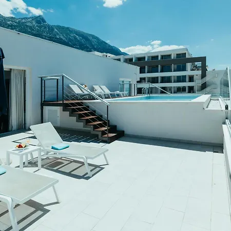 Romana Aparthotel 4*