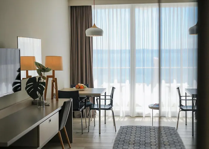 Romana 4* Макарська