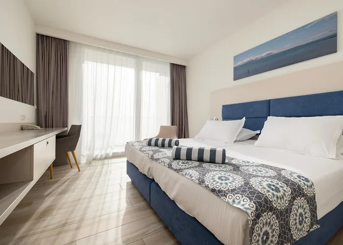 Romana Apartmanhotel 4*