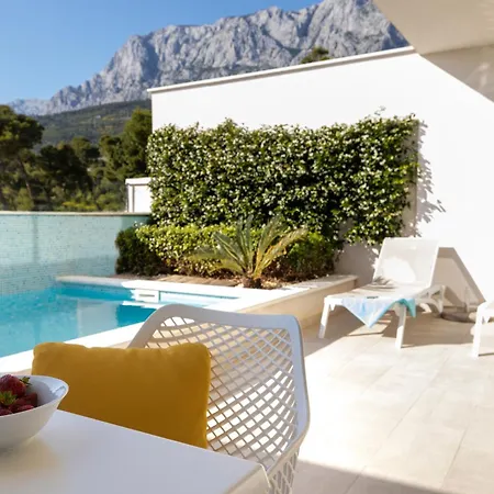 Romana Apartmanhotel 4*